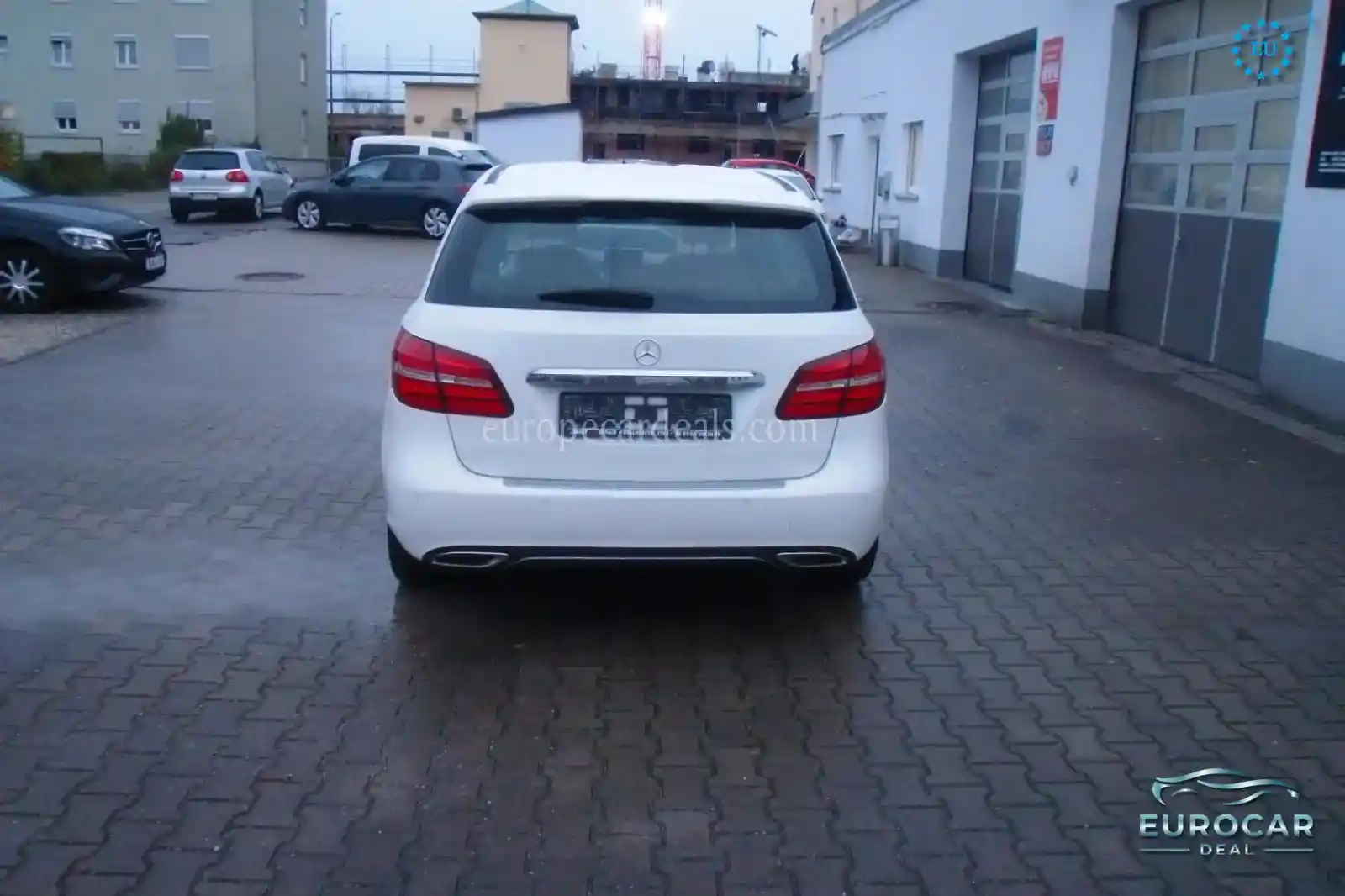 Mercedes-Benz B 180