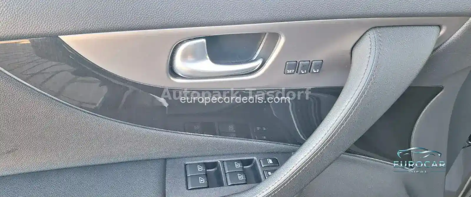 Infiniti QX70