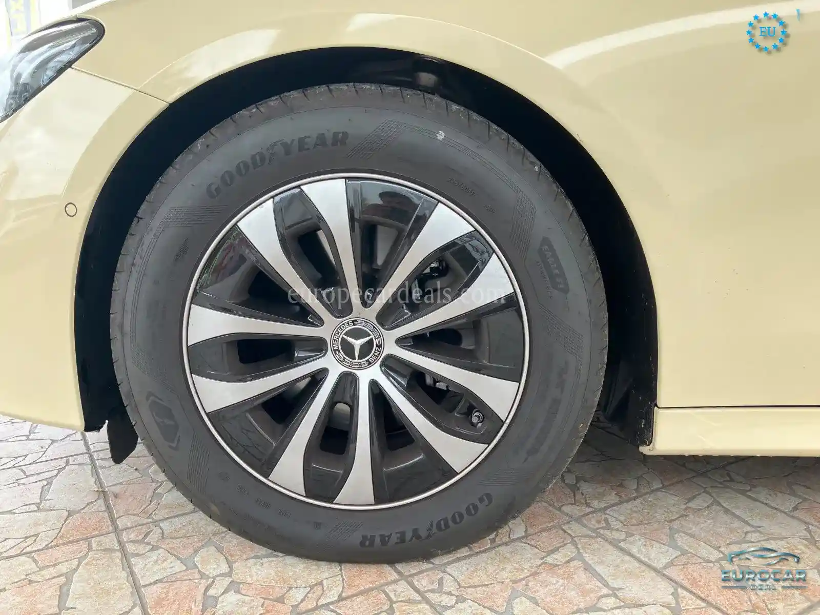 Mercedes-Benz E 200