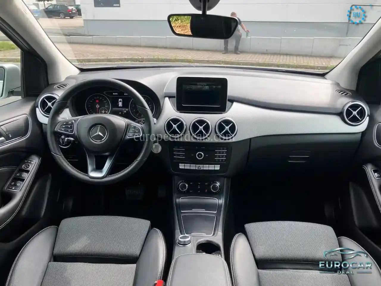 Mercedes-Benz B 180