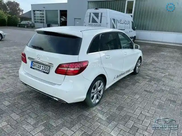 Mercedes-Benz B 220