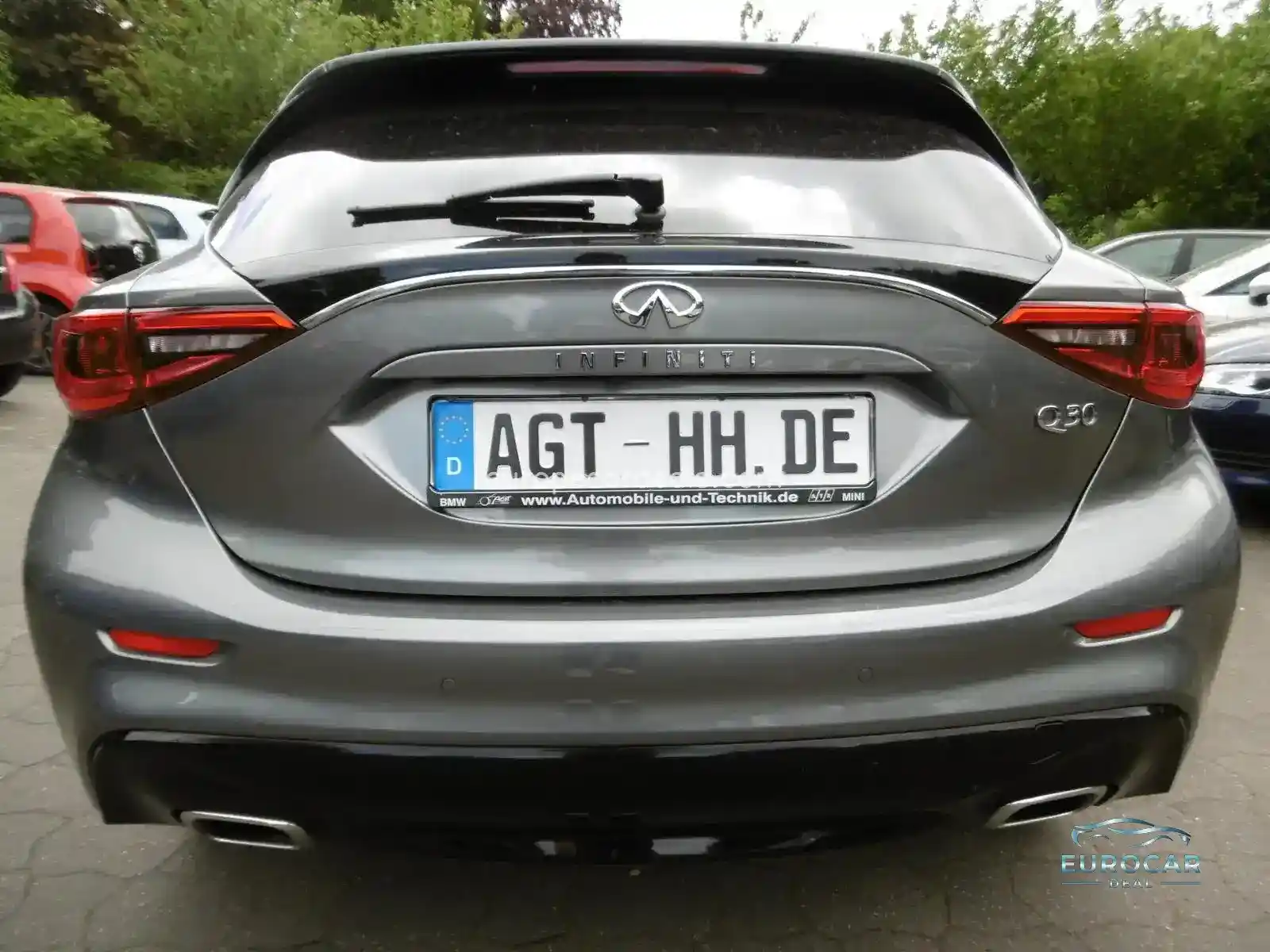 Infiniti Q30