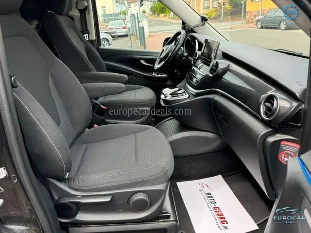 Mercedes-Benz V 220
