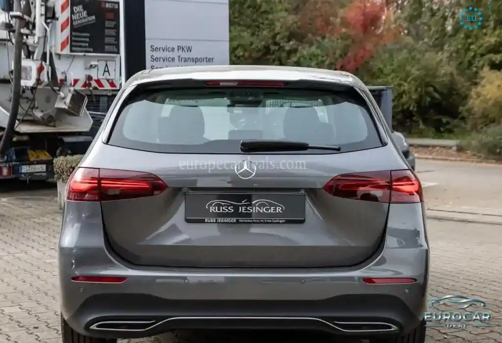 Mercedes-Benz B 180