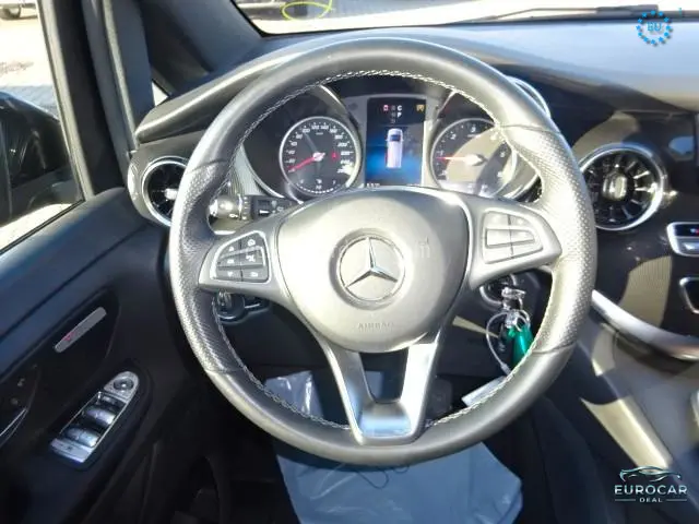 Mercedes-Benz V 220