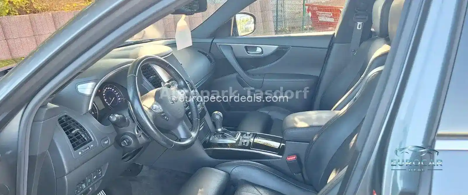 Infiniti QX70