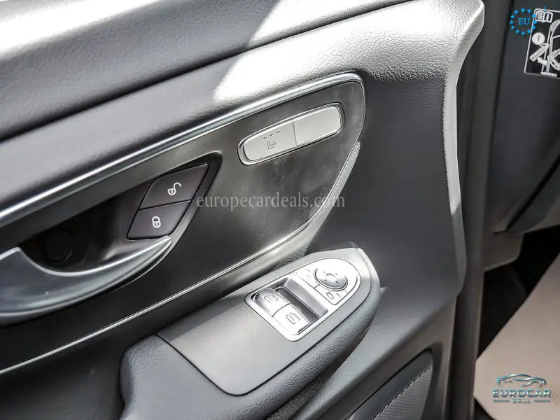 Mercedes-Benz V 220