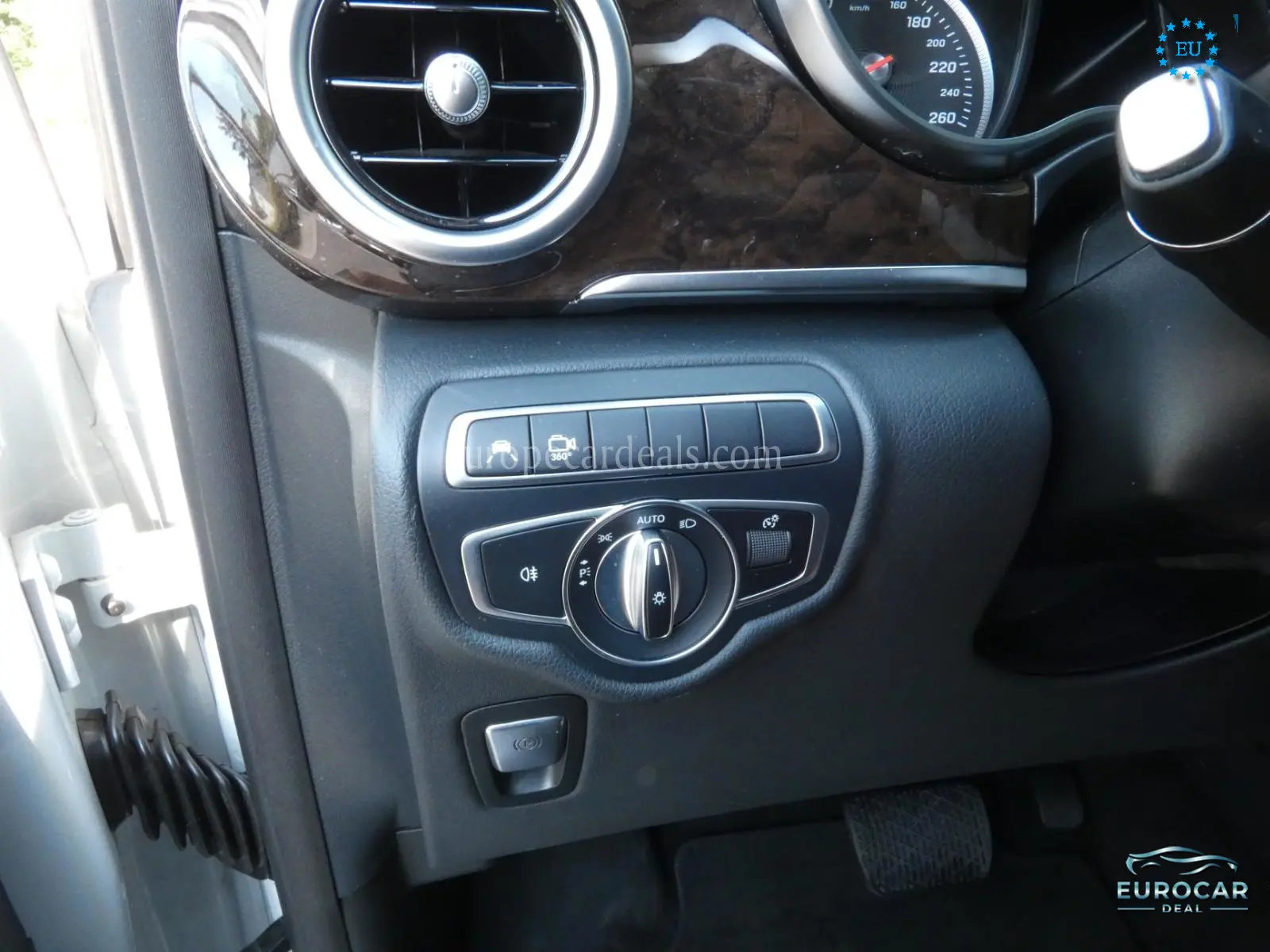 Mercedes-Benz V 220