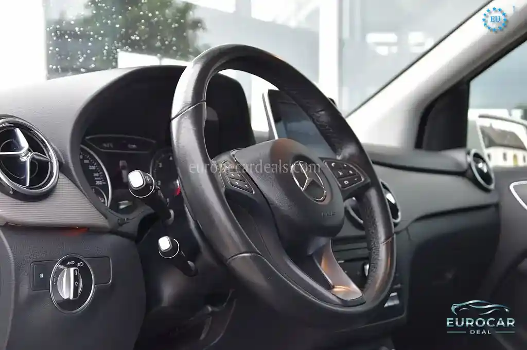 Mercedes-Benz B 200