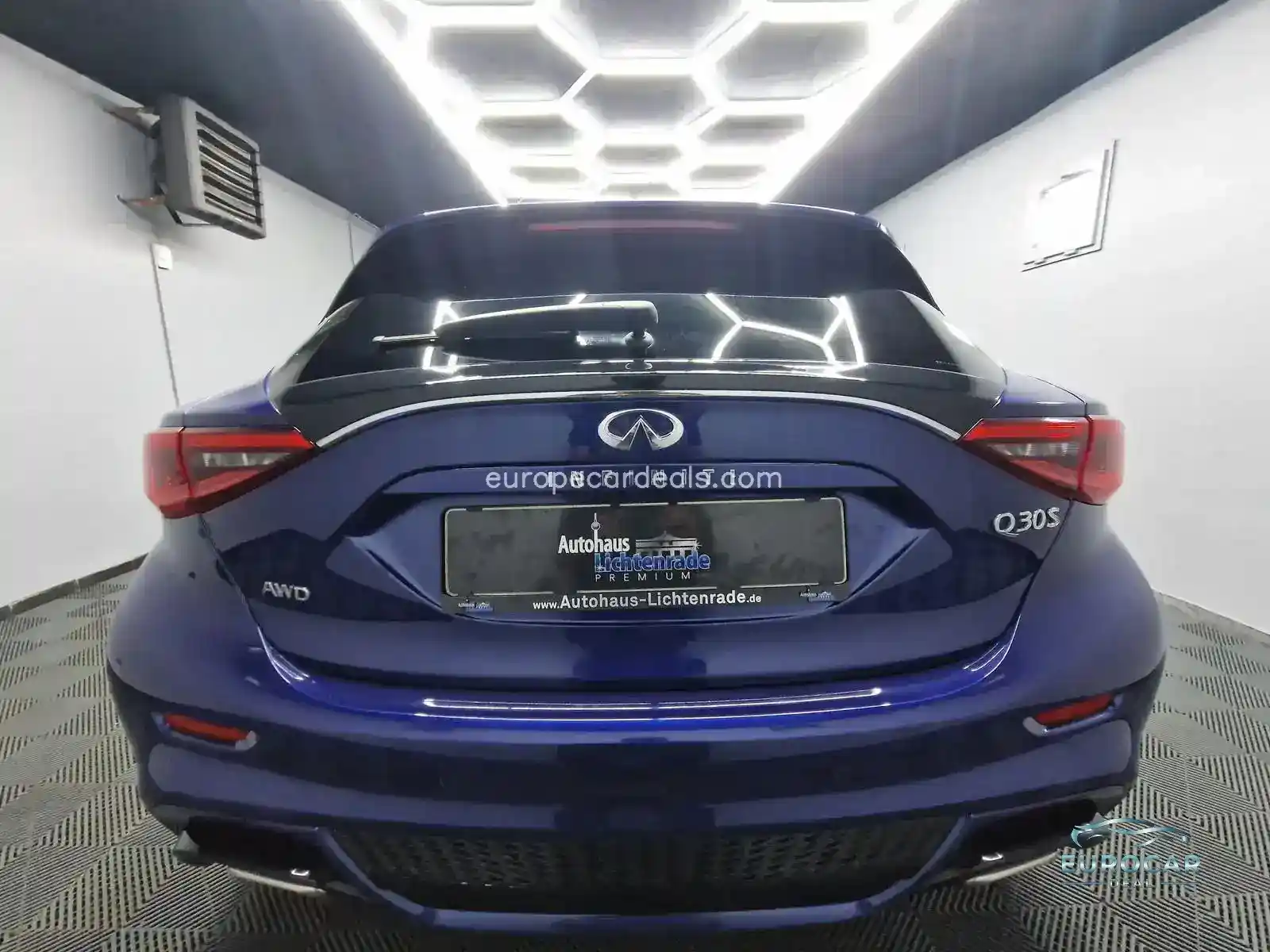 Infiniti Q30