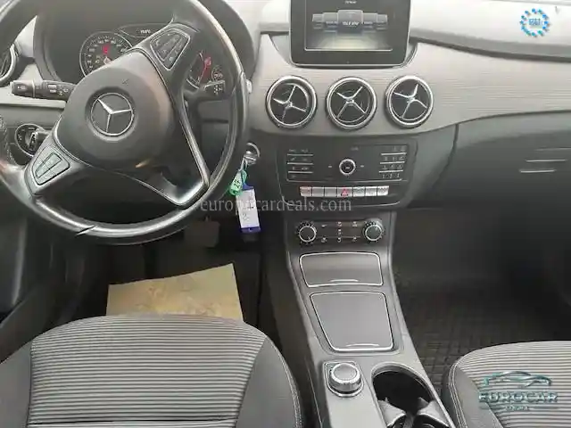 Mercedes-Benz B 180