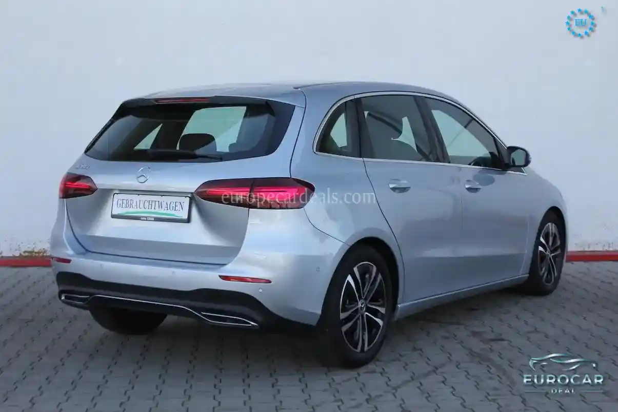Mercedes-Benz B 180