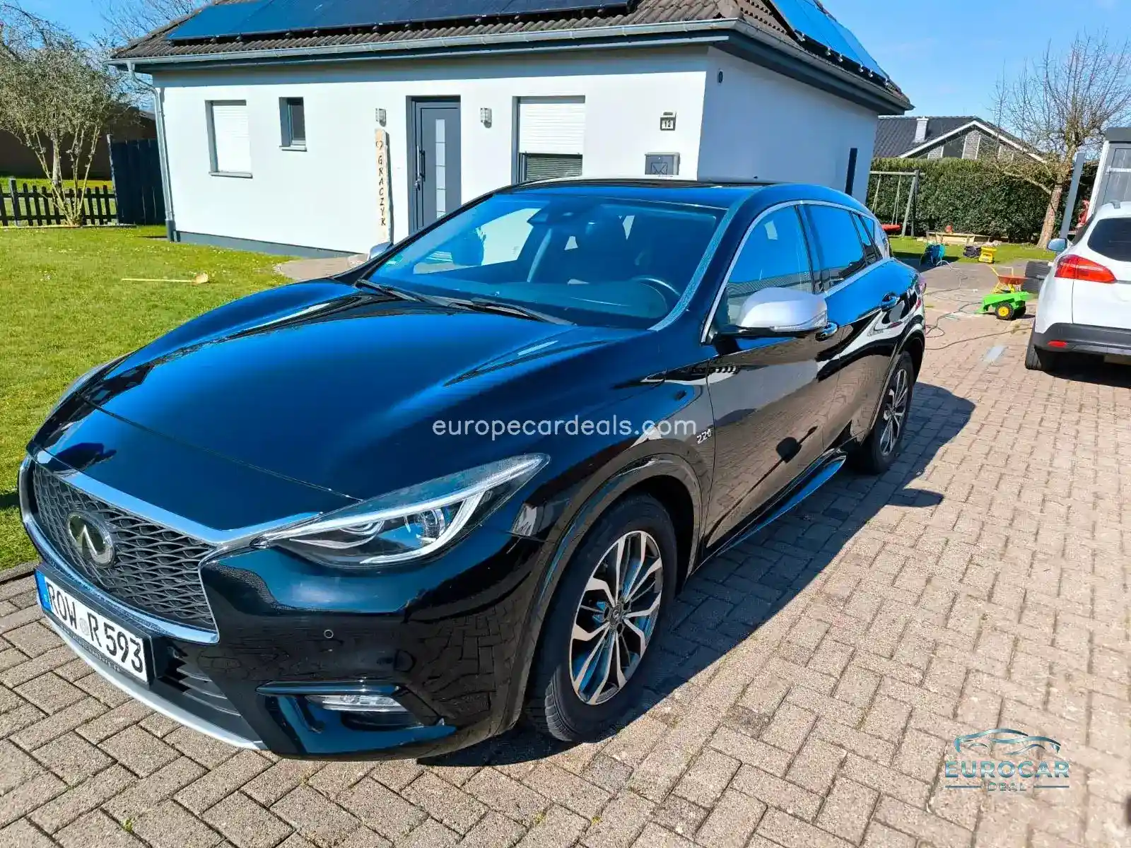 Infiniti Q30