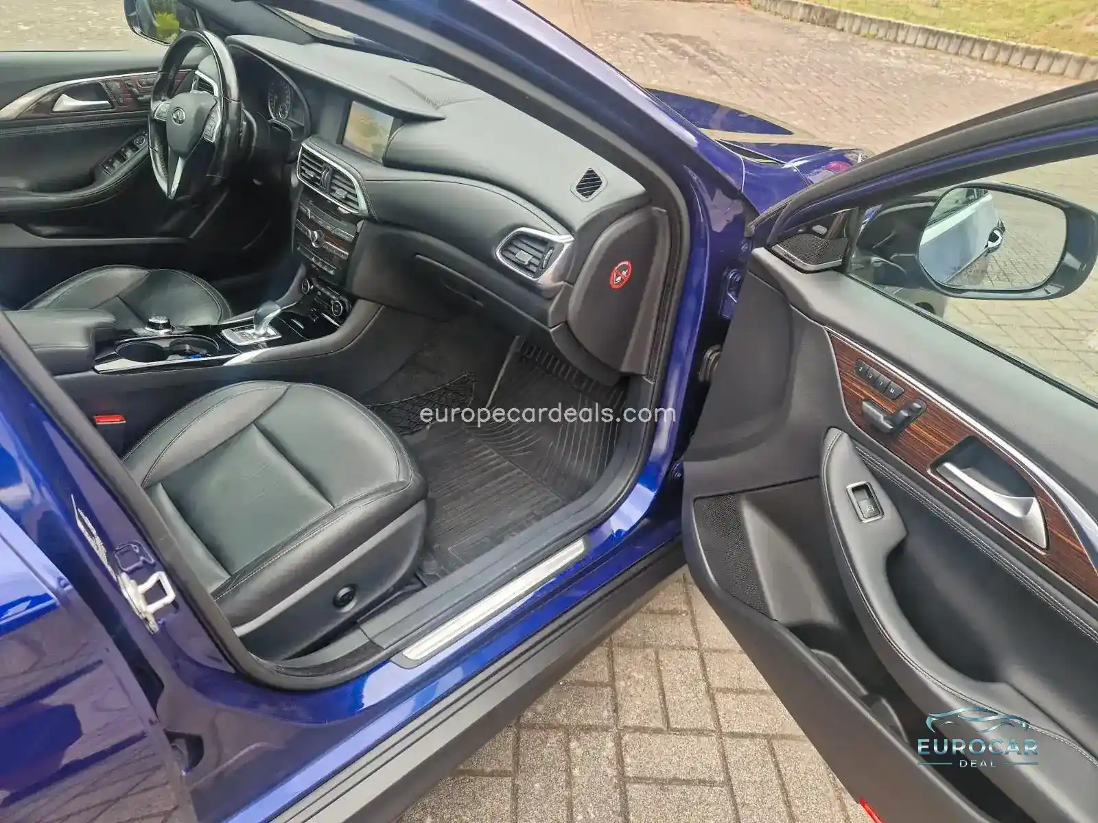 Infiniti QX30