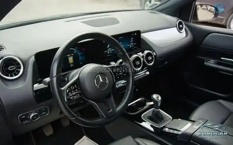 Mercedes-Benz B 180