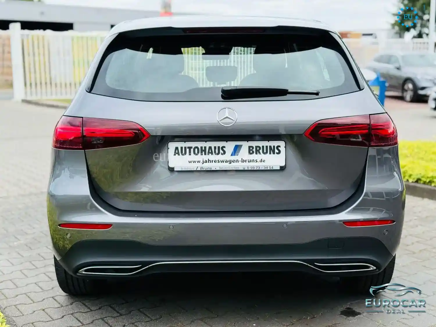 Mercedes-Benz B 180