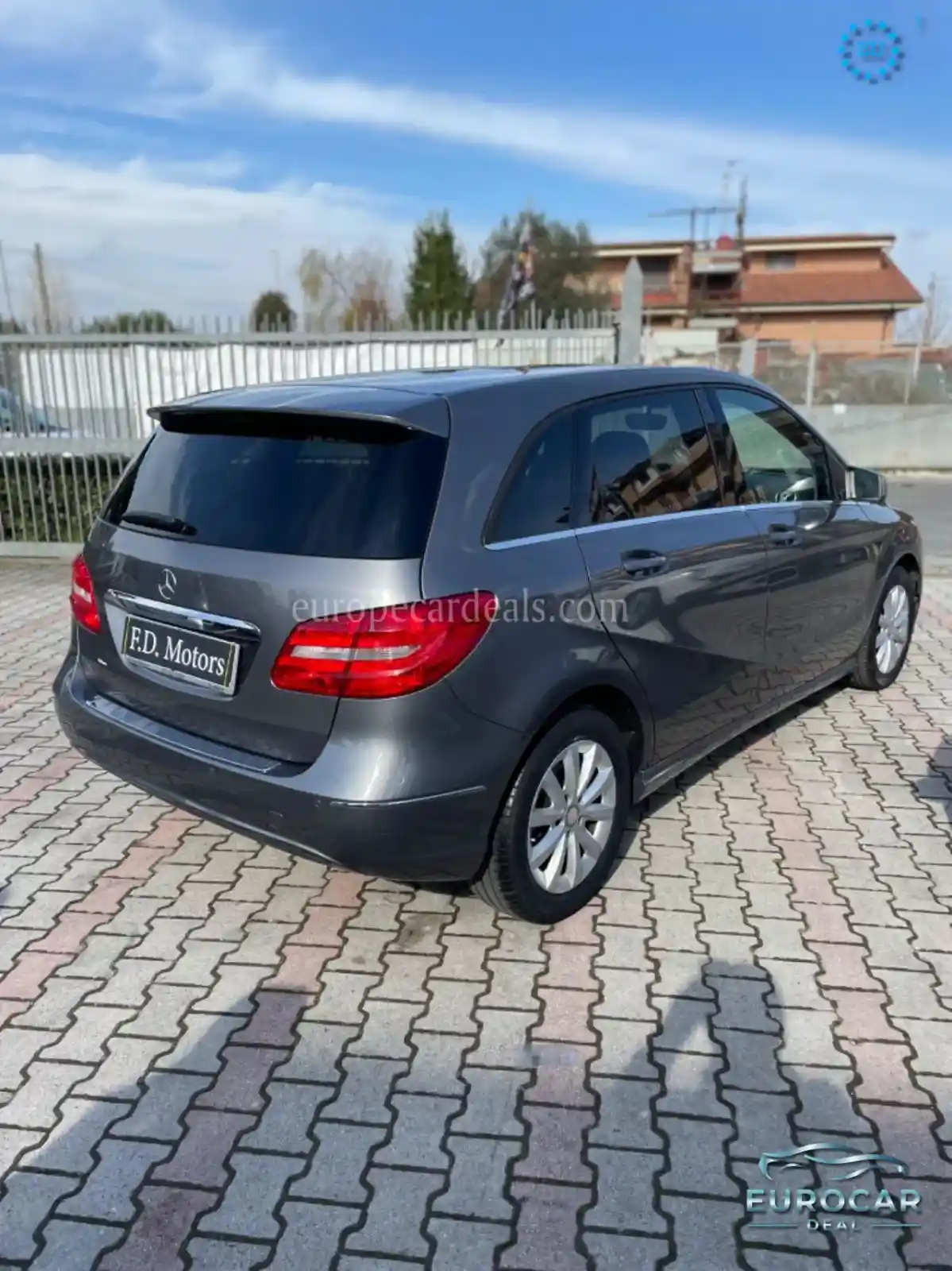 Mercedes-Benz B 180