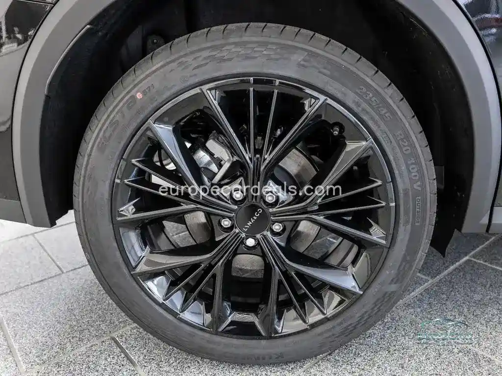 Lynk&Co 01