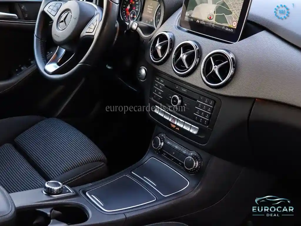 Mercedes-Benz B 180