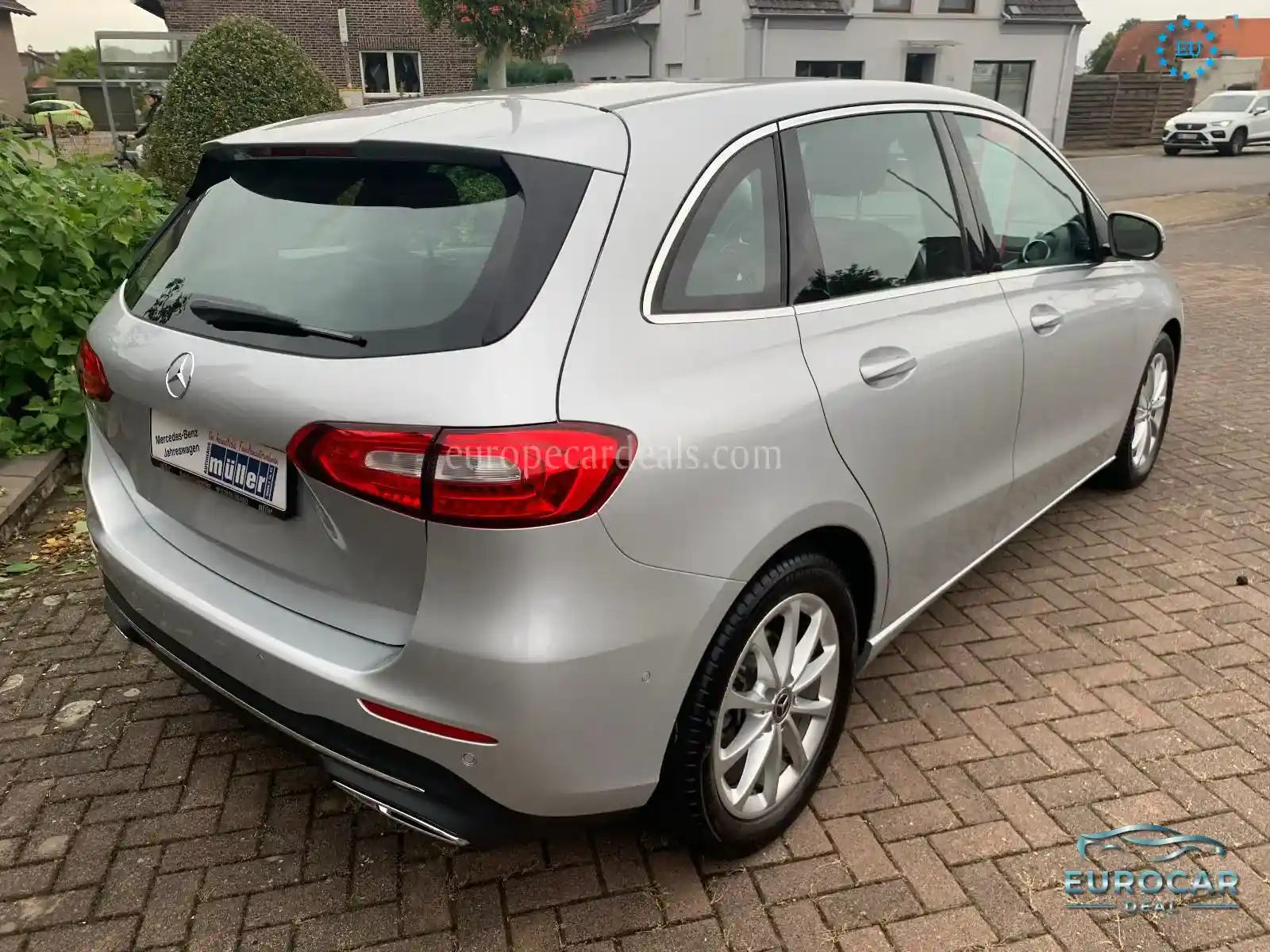 Mercedes-Benz B 180