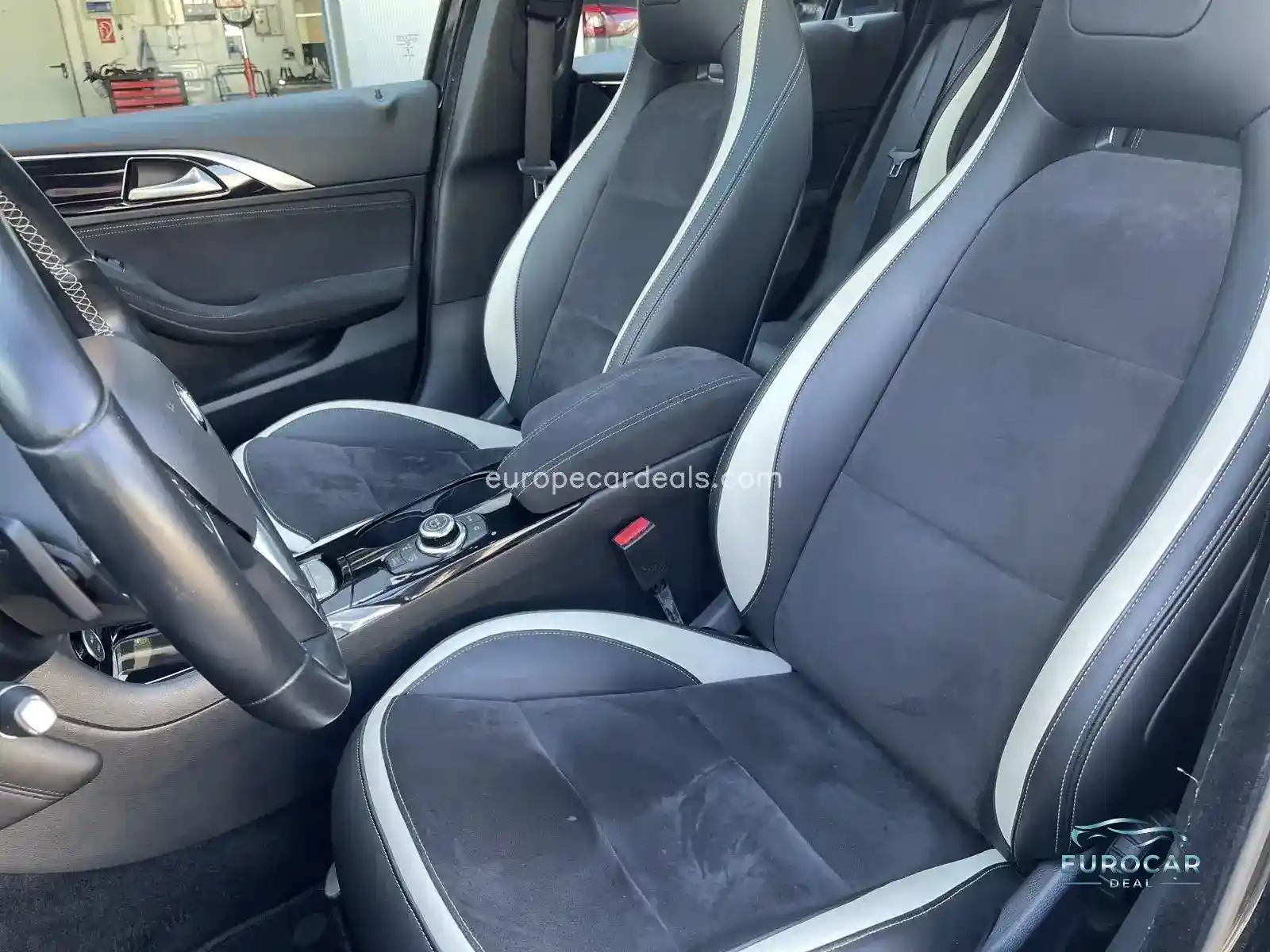 Infiniti Q30