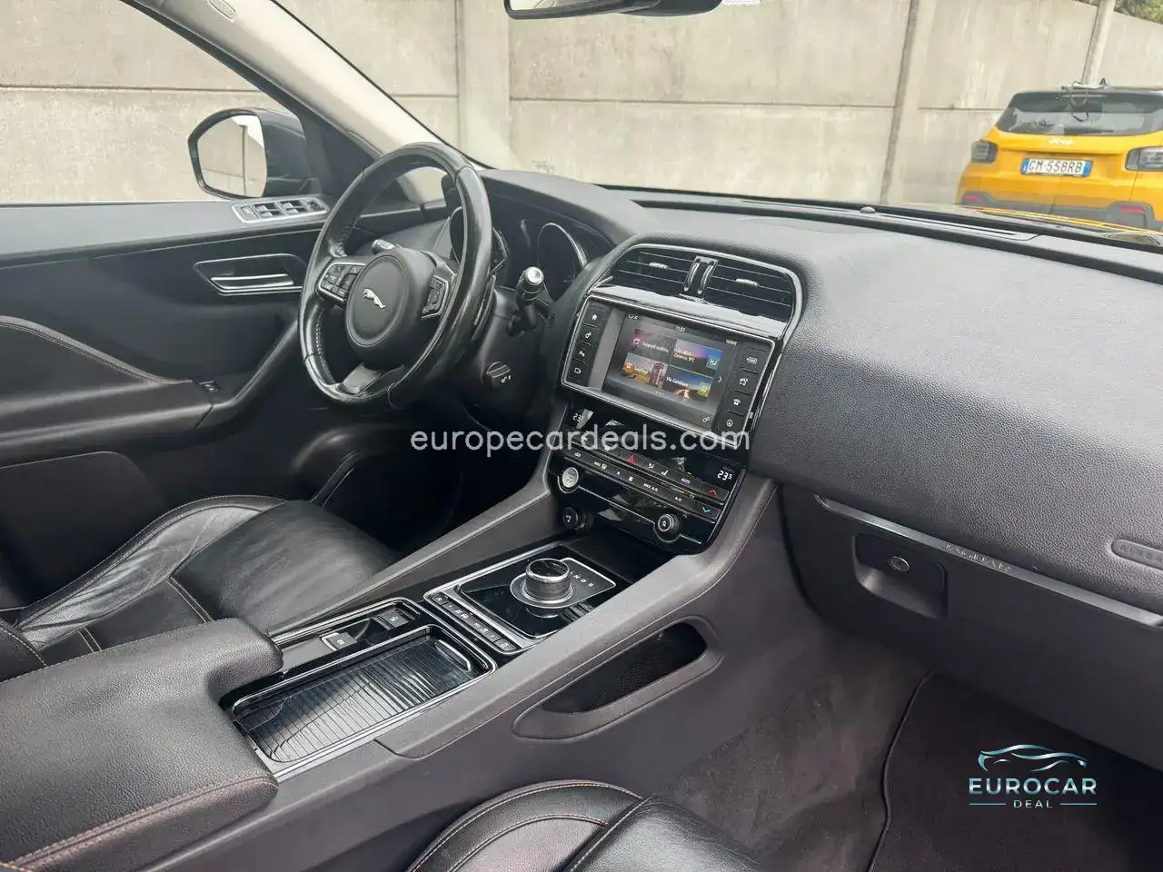 Jaguar F-Pace