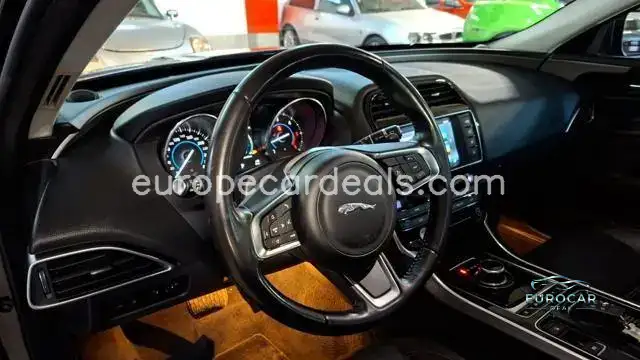 Jaguar XE
