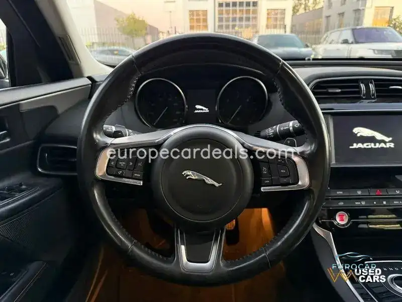 Jaguar XE