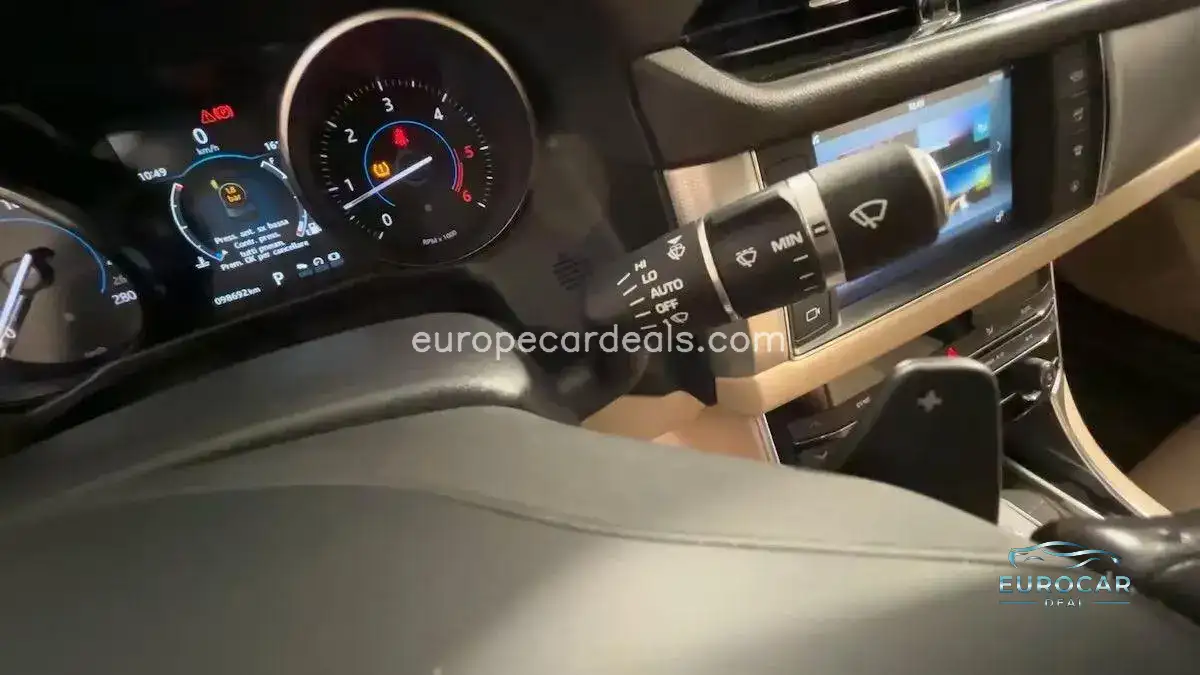 Jaguar XF
