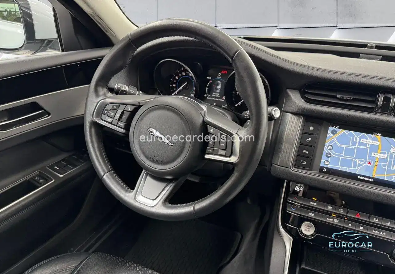 Jaguar XF
