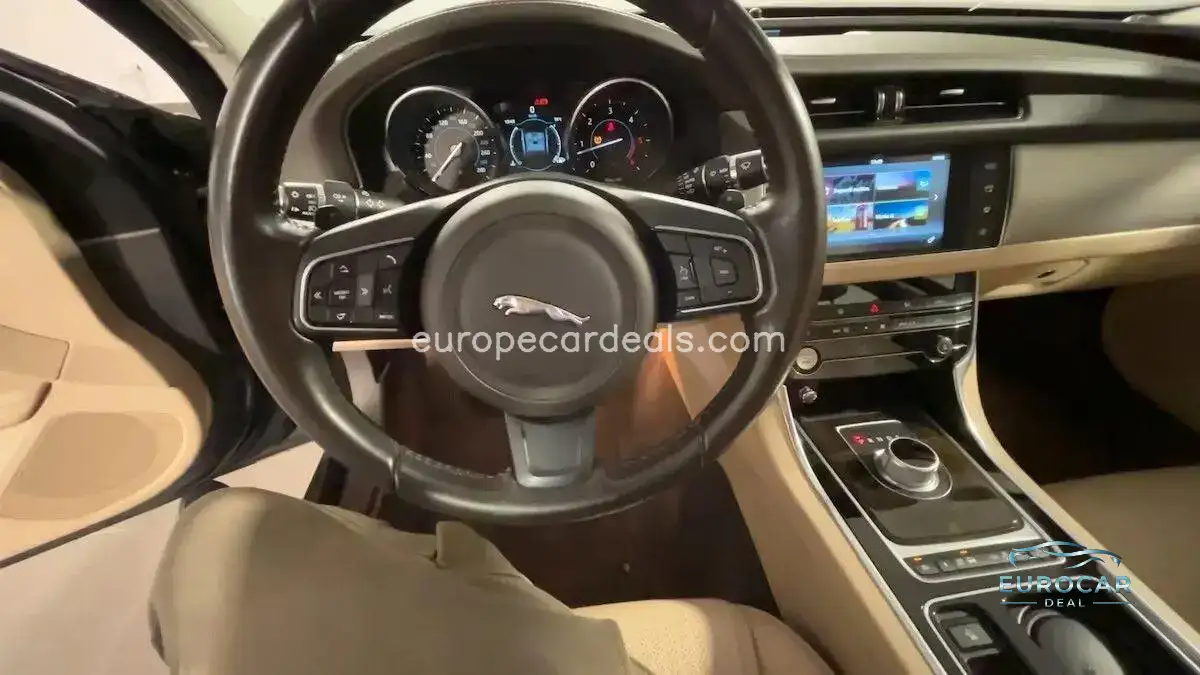 Jaguar XF