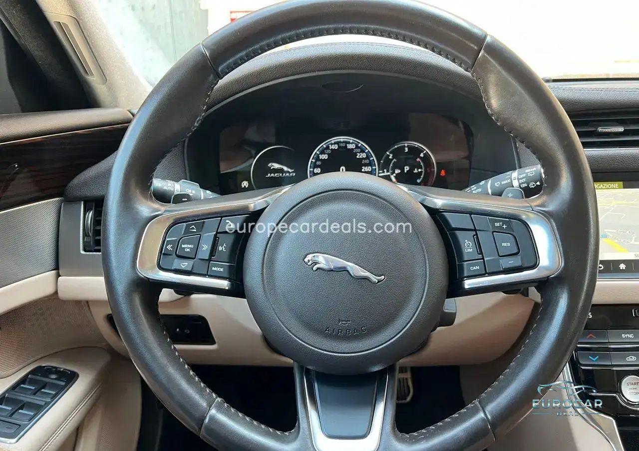 Jaguar XF