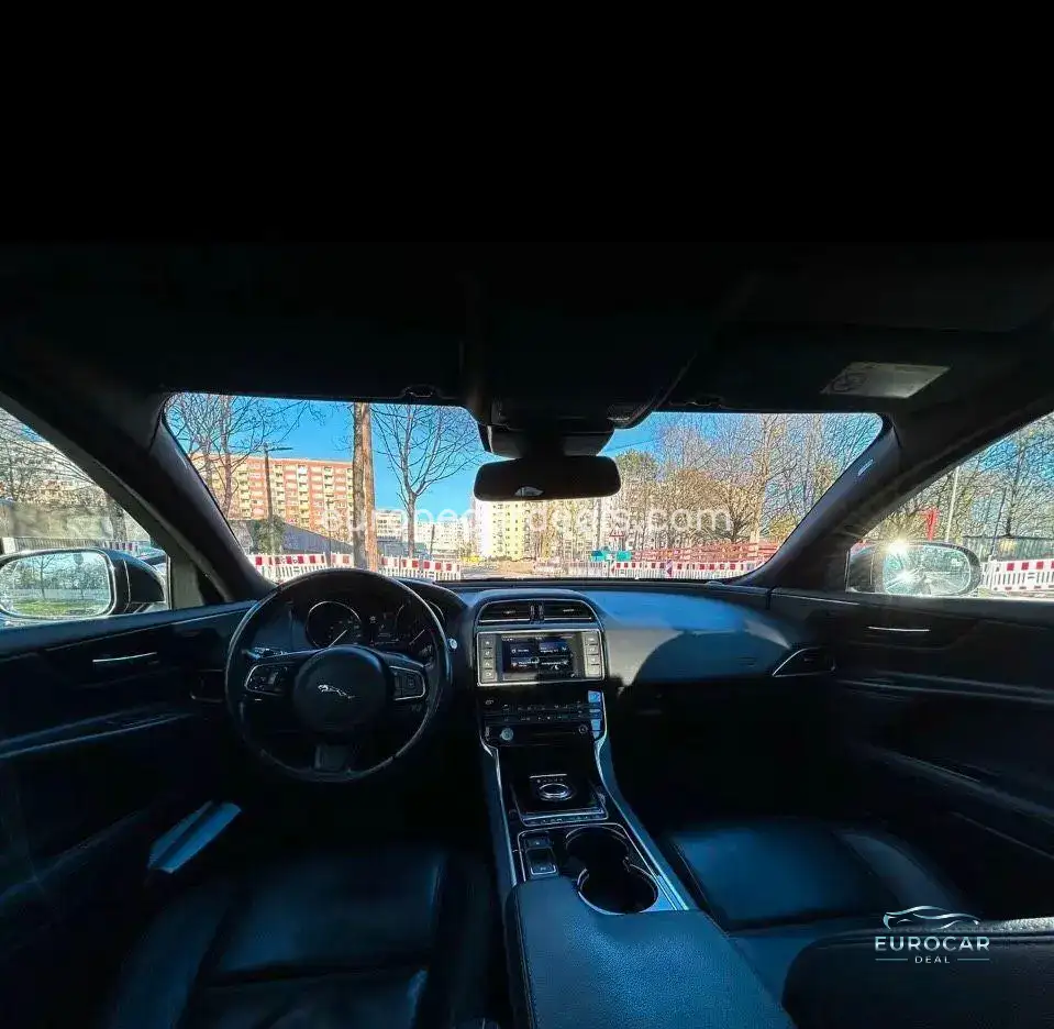 Jaguar XE
