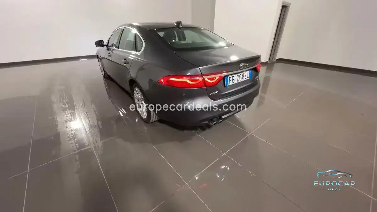 Jaguar XF