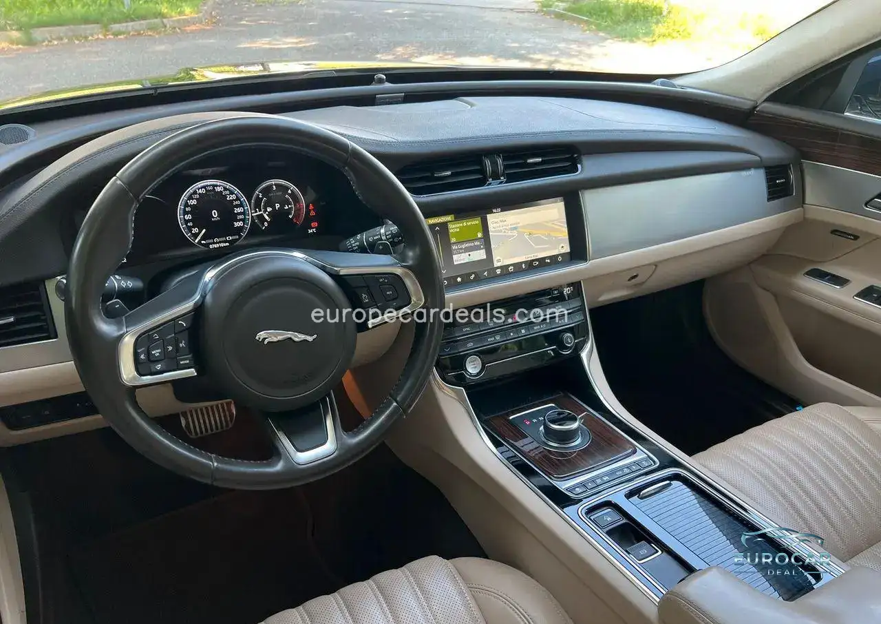 Jaguar XF