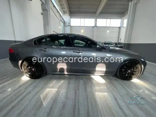 Jaguar XE