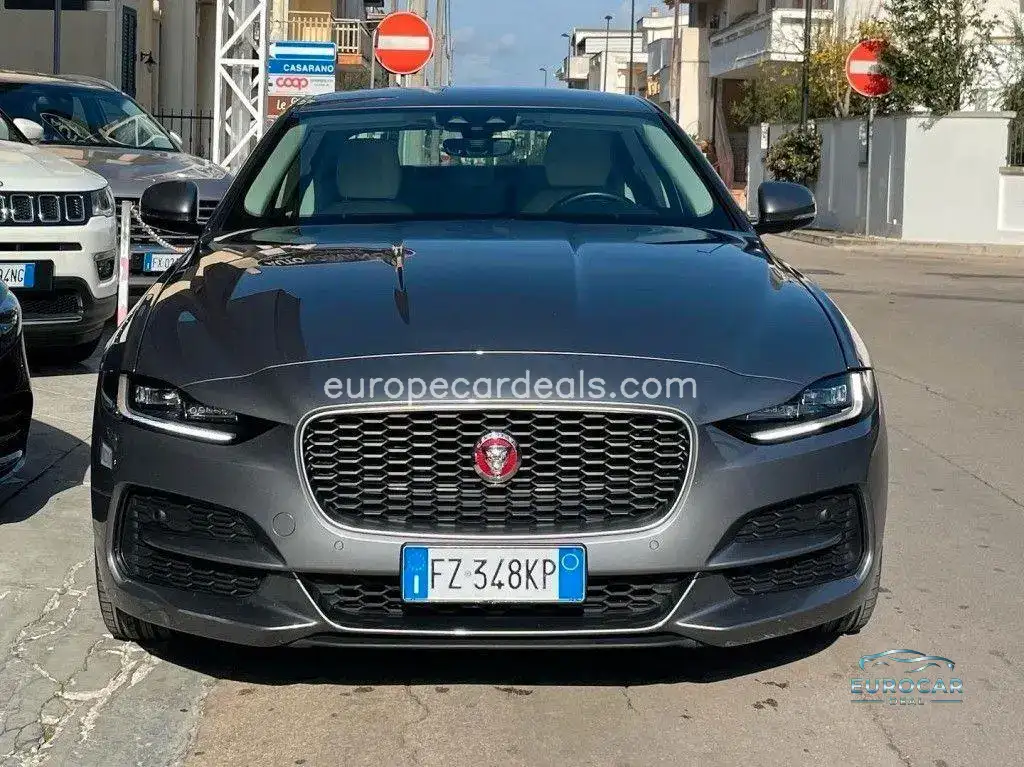 Jaguar XE