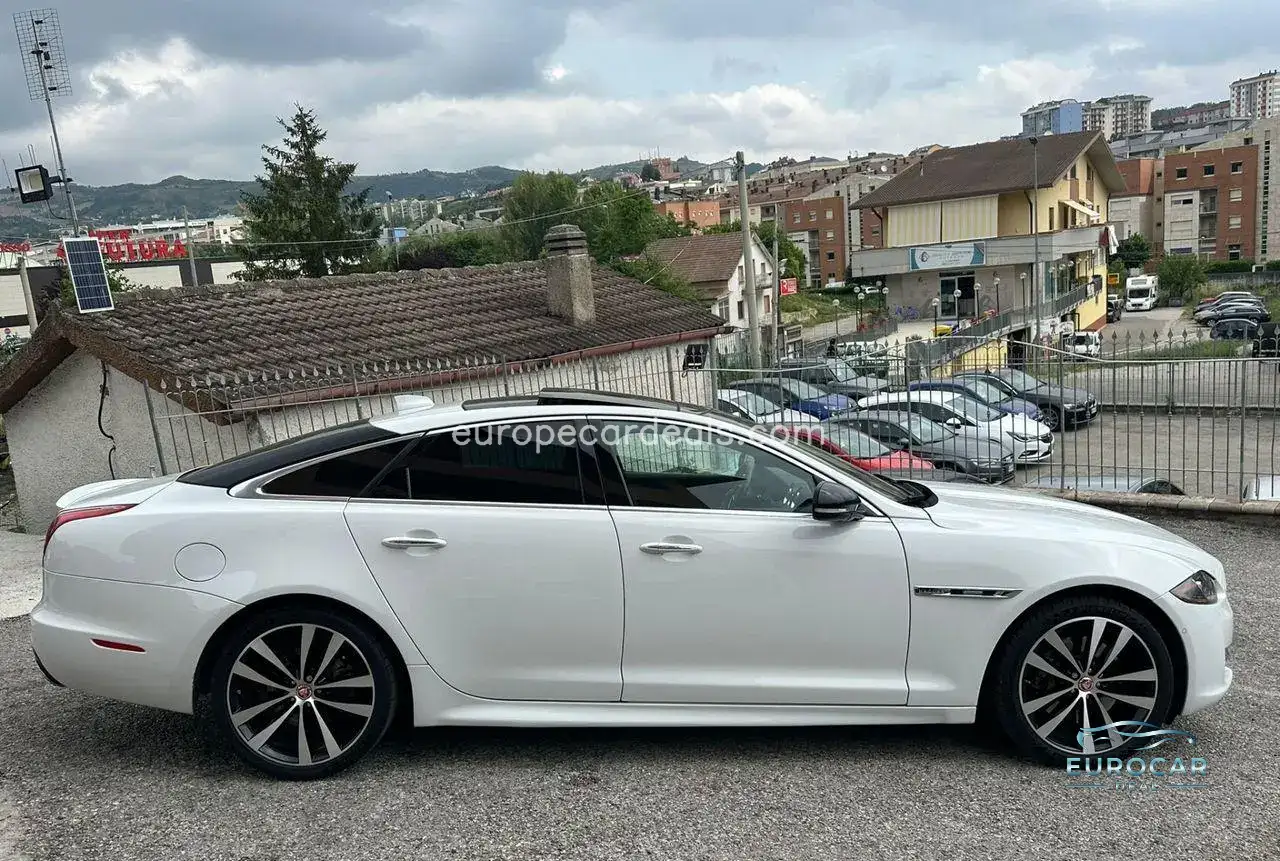 Jaguar XJ