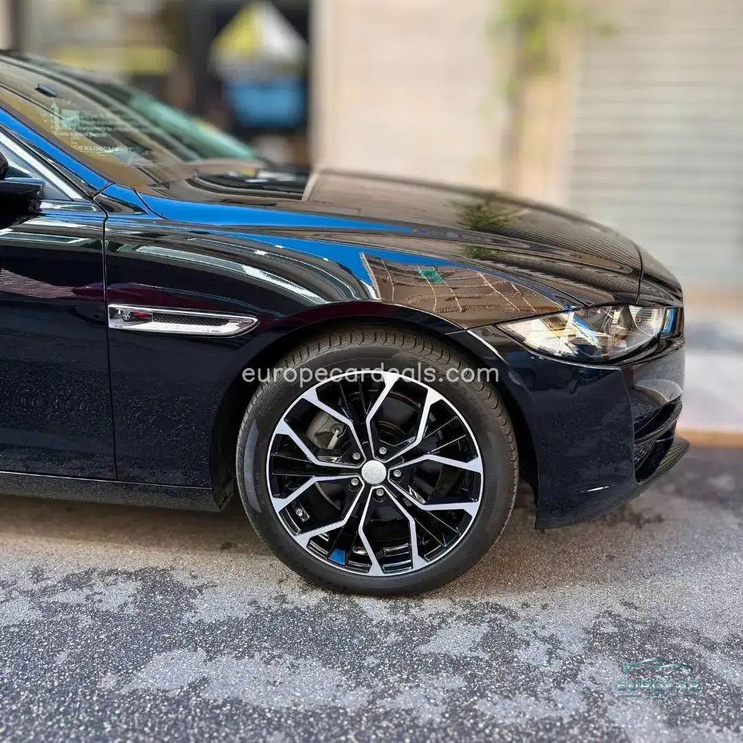 Jaguar XE