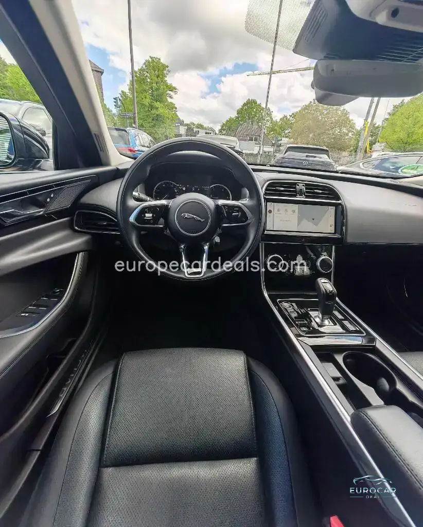 Jaguar XE