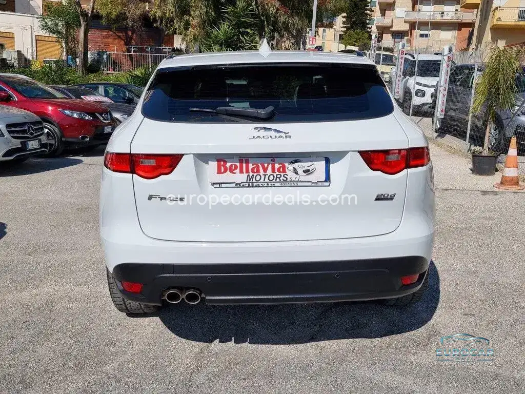 Jaguar F-Pace