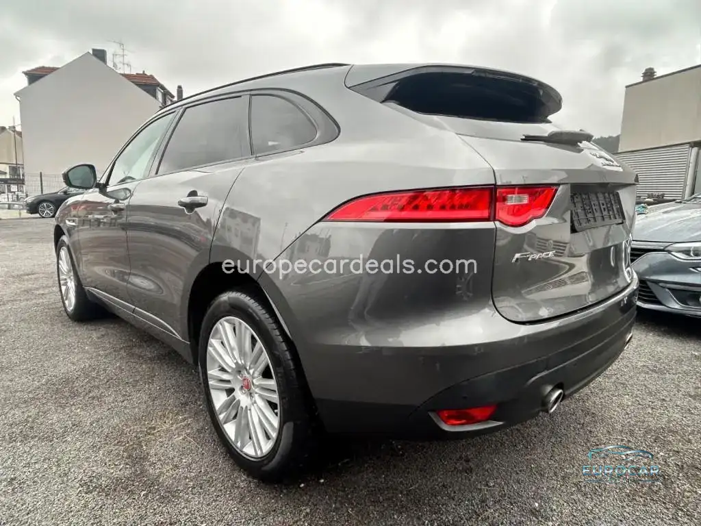 Jaguar F-Pace