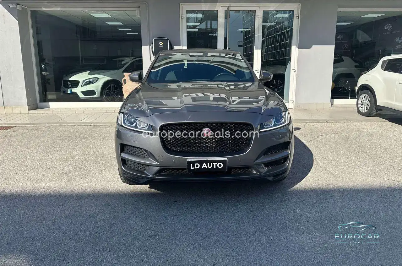 Jaguar F-Pace