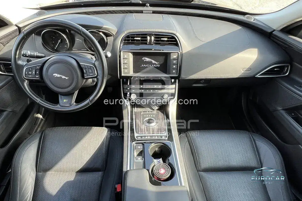 Jaguar XE