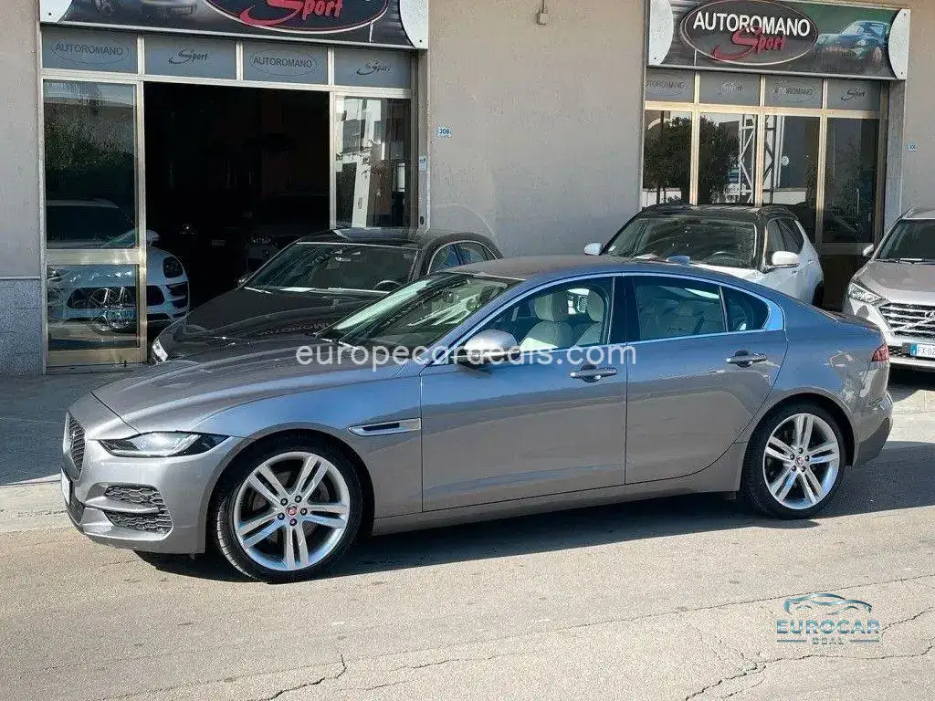 Jaguar XE