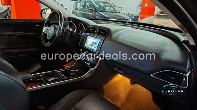 Jaguar XE