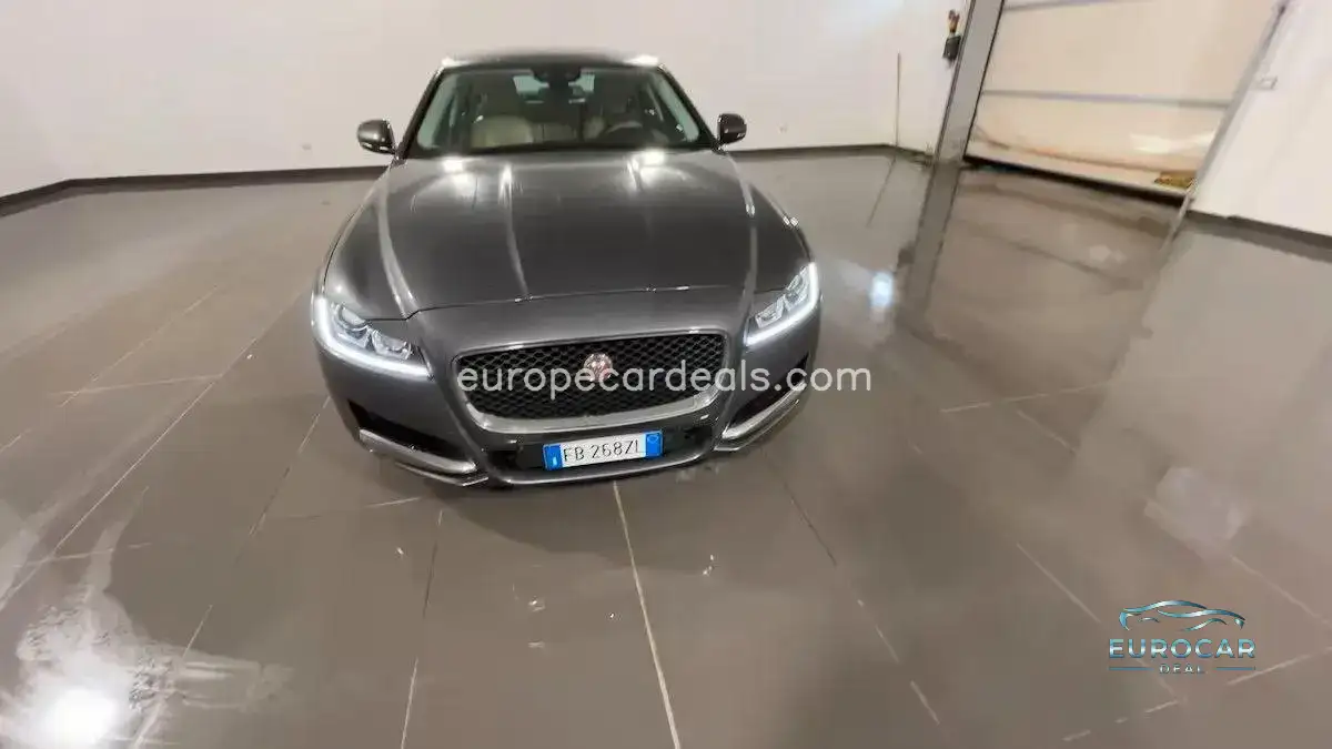 Jaguar XF