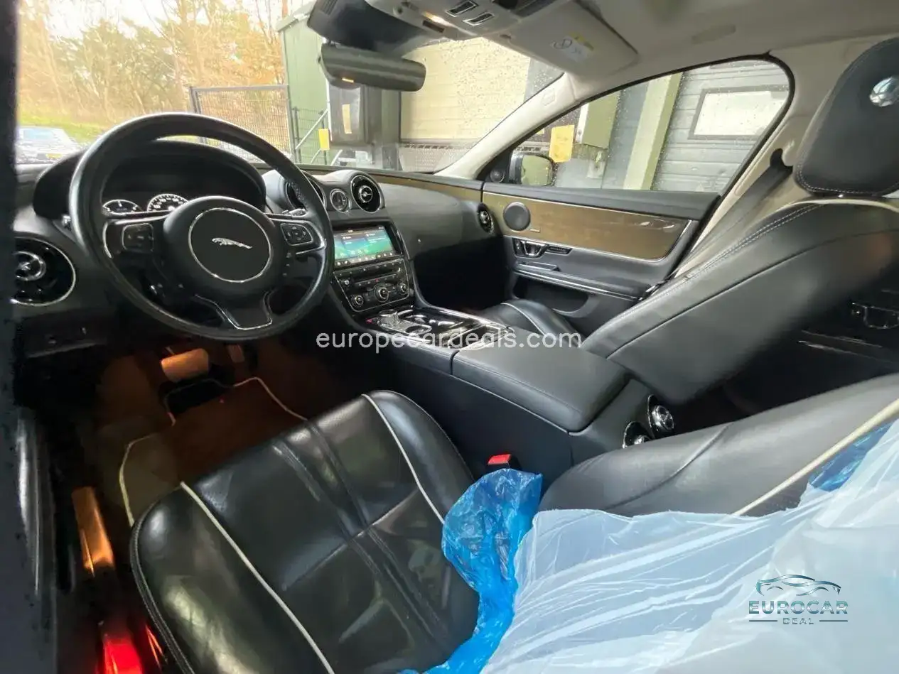 Jaguar XJ