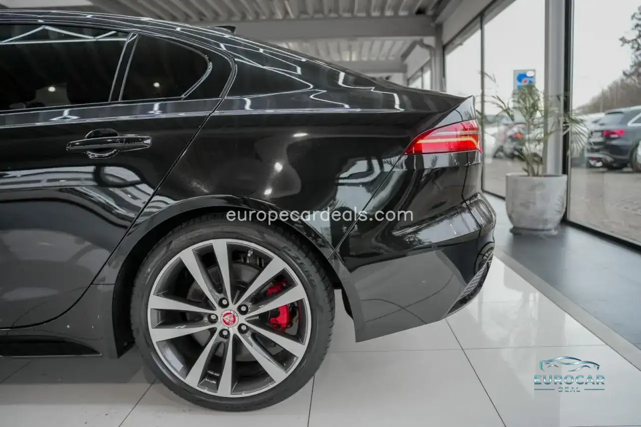 Jaguar XE