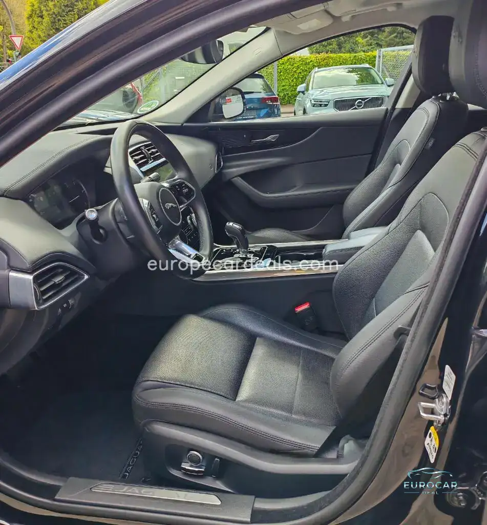 Jaguar XE